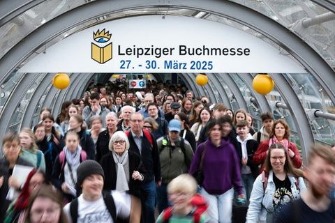 Besucher auf Leipziger Buchmesse