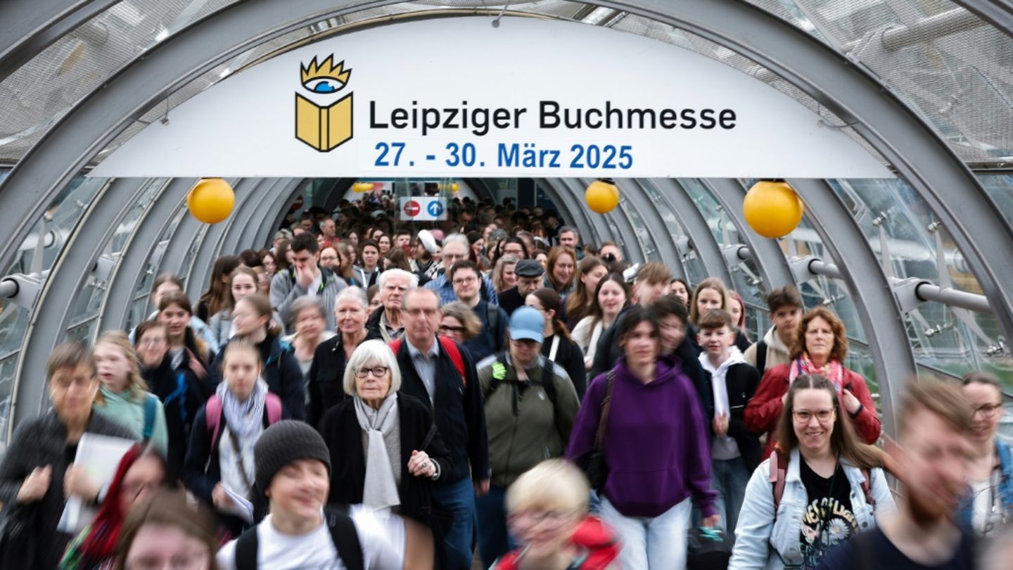 Besucher auf Leipziger Buchmesse