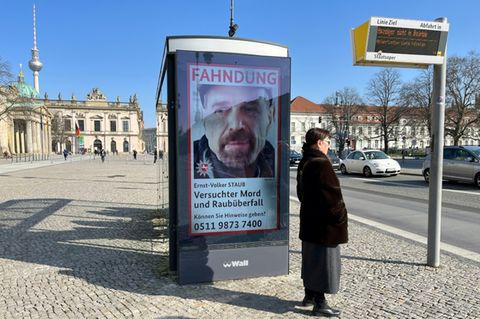Fahndungsplakat mit Foto von Staub