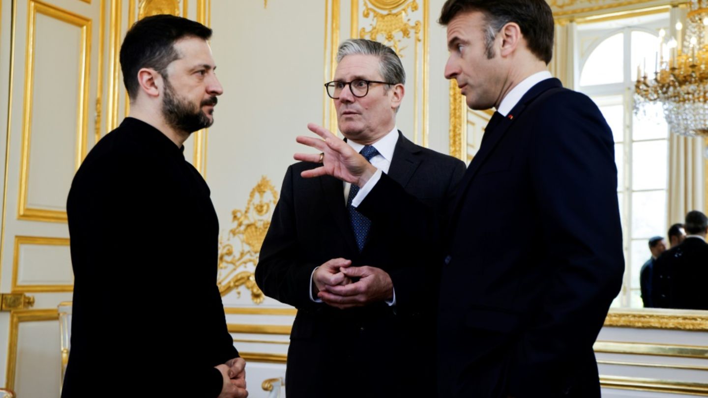 Selenskyj (von links), Starmer und Macron in Paris
