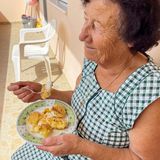 Mama Anastasia wusste, wie sie ihrer Tochter Elissavet Blumenkohl schmackhaft machen kann