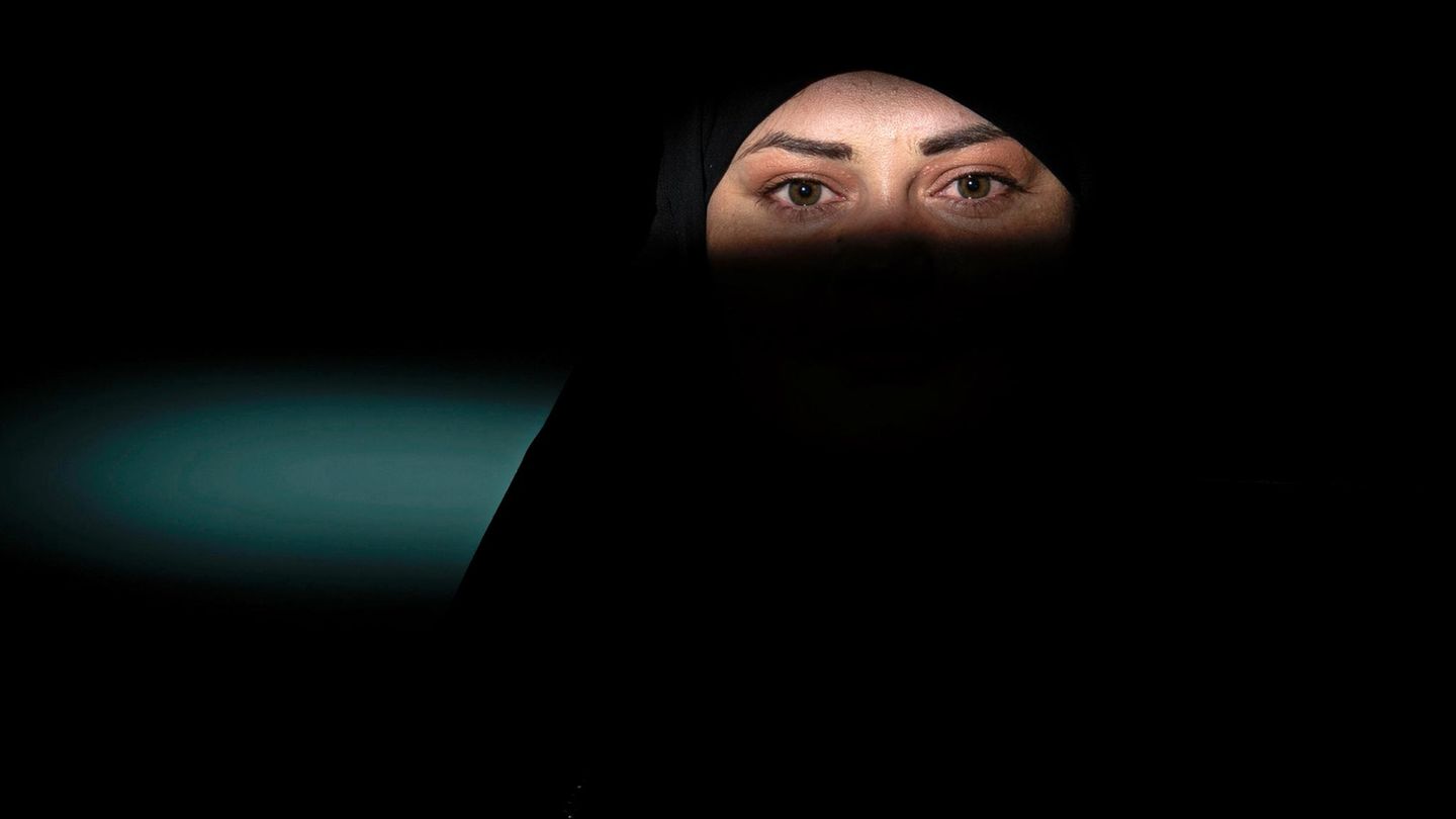 Afghanistan: This is how women fight against the Taliban rules in secret