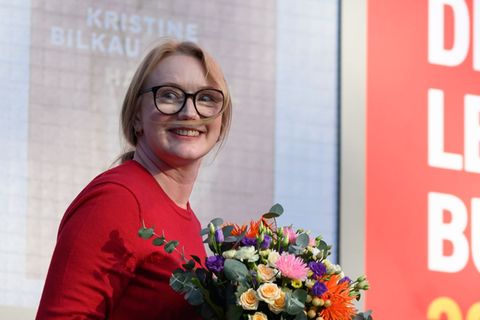 Kristine Bilkau gewinnt den Belletristik-Preis der Leipziger Buchmesse. Foto: Hendrik Schmidt/dpa