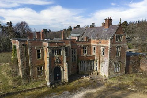 Das verfallende Landhaus Otterburn Hall hat 25 Schlafzimmer und einen enormen Renovierungsstau