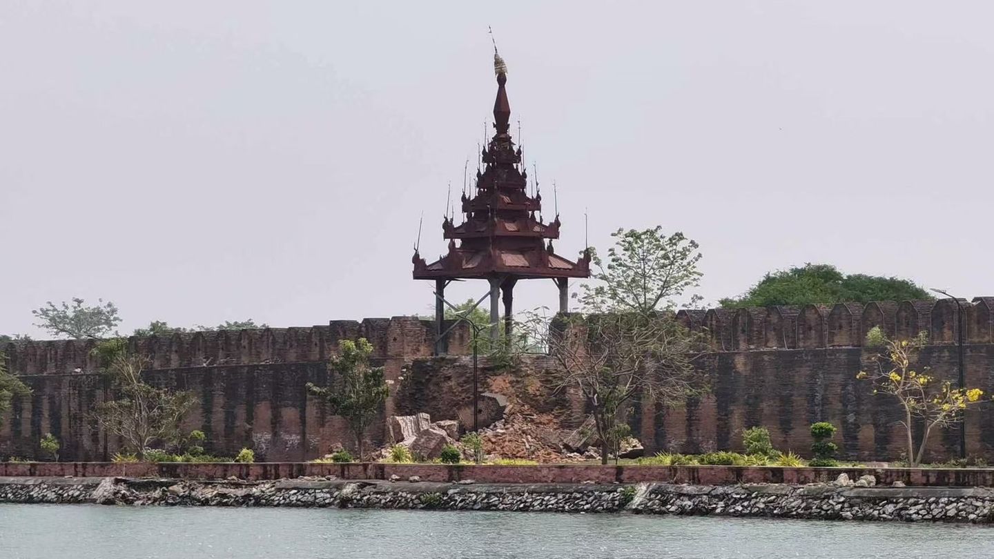 Schaden am Mandalay-Palast in Myanmar nach dem Erdbeben