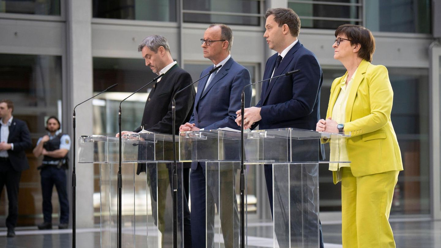 Parteichefs von Union und SPD Markus Söder, Friedrich Merz, Lars Klingbeil, Saskia Esken (v. links) Parteichefs von Union und SPD Markus Söder, Friedrich Merz, Lars Klingbeil, Saskia Esken (v. links)