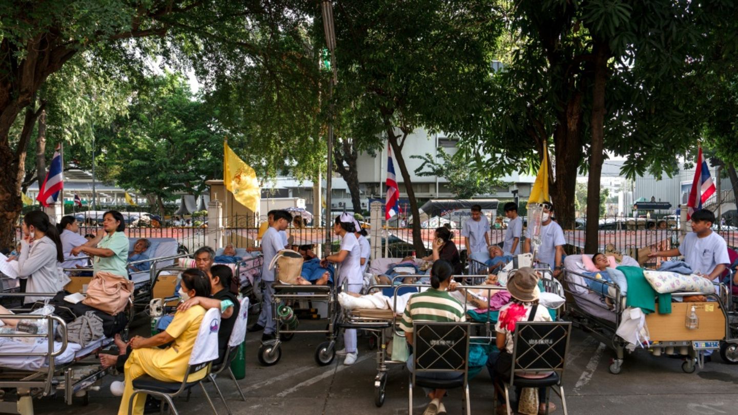 Verletzte vor Krankenhaus in Bangkok