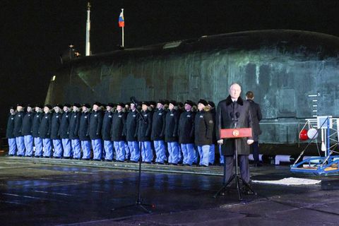 Putin Tauft Mächtiges Atom U Boot: Das Ist Der Geheime Plan! - nj5zpw4
