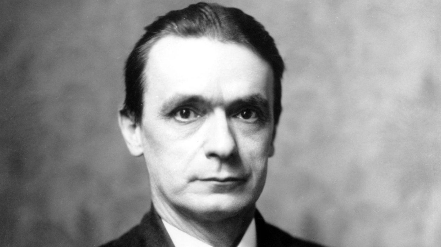 Rudolf Steiner blickt in Kamera Rudolf Steiner blickt in Kamera