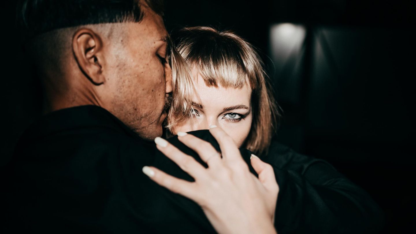 „Ich bin unglücklich in meiner Beziehung“, doch wäre man als Single glücklicher?