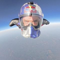 Extremsportler stellt mit Wingsuit drei Weltrekorde auf einmal auf (Video)