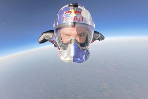 Extremsportler stellt mit Wingsuit drei Weltrekorde auf einmal auf (Video)
