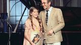Er gehörte zu den größten Genies im deutschen Fernsehen: Alfred Biolek (das Foto zeigt ihn 1980 mit der damals 14-jährigen Anke Engelke) holte 1970 Monty Python nach Deutschland, produzierte ab 1974 Rudi Carells "Am laufenden Band" und startete ab 1976 den bis heute erfolgreichen "Kölner Treff". Am innovativsten war seine 1978 gestartete Show "Bio's Bahnhof - Musik und Gespräche live", in der sich Biolek als Entdecker und Förderer von Talenten beweisen konnte. Helge Schneider, The Police oder Kate Bush traten hier erstmals im deutschen Fernsehen auf