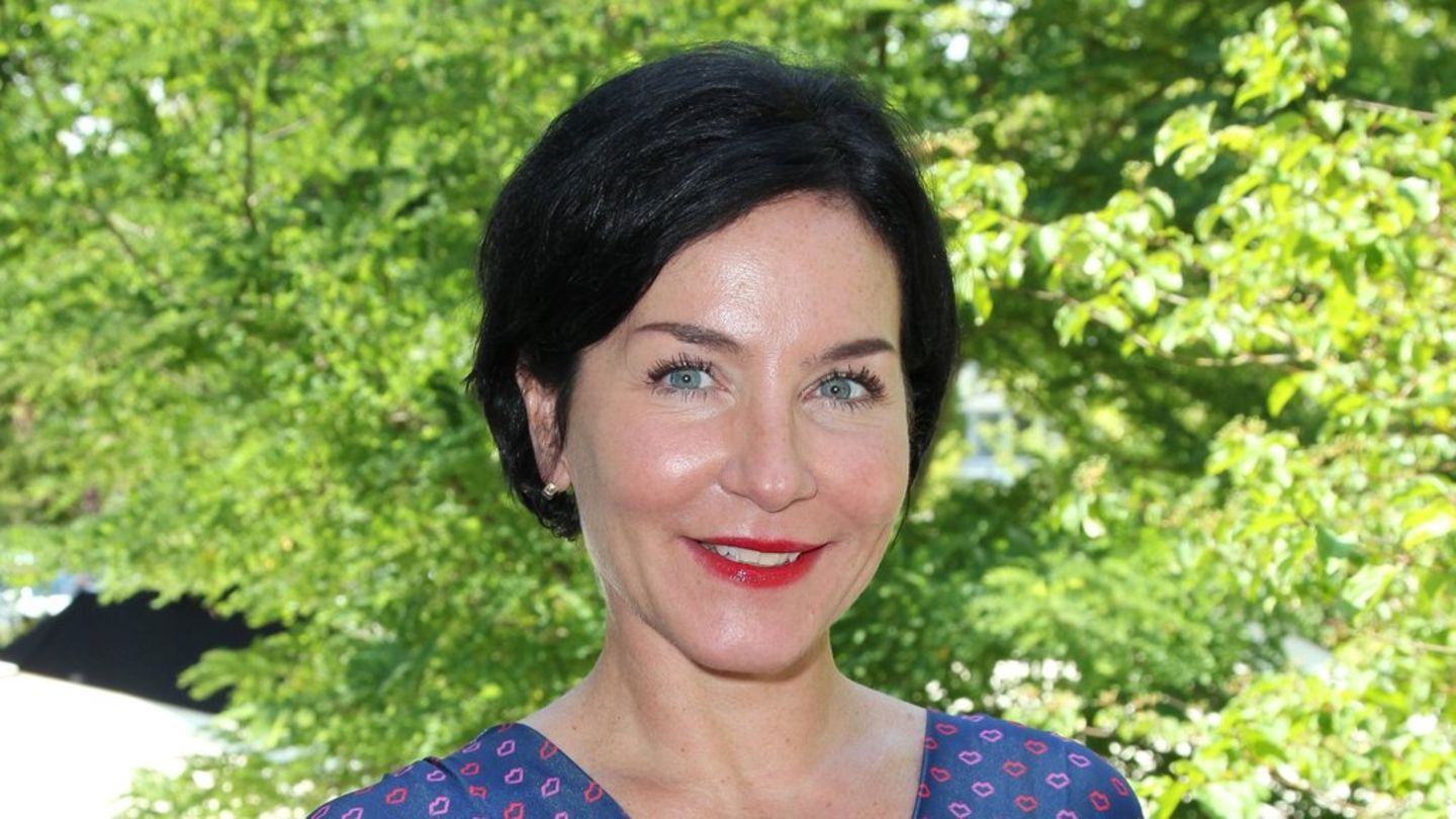 Marisa Burger ist seit Beginn der Serie "Die Rosenheim-Cops" mit dabei. Marisa Burger ist seit Beginn der Serie "Die Rosenheim-Cops" mit dabei.