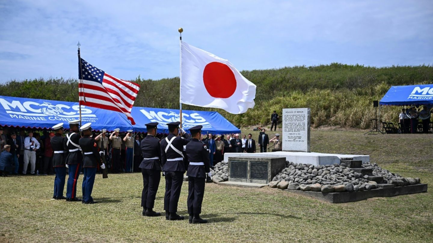 Gedenkfeier auf Iwo Jima