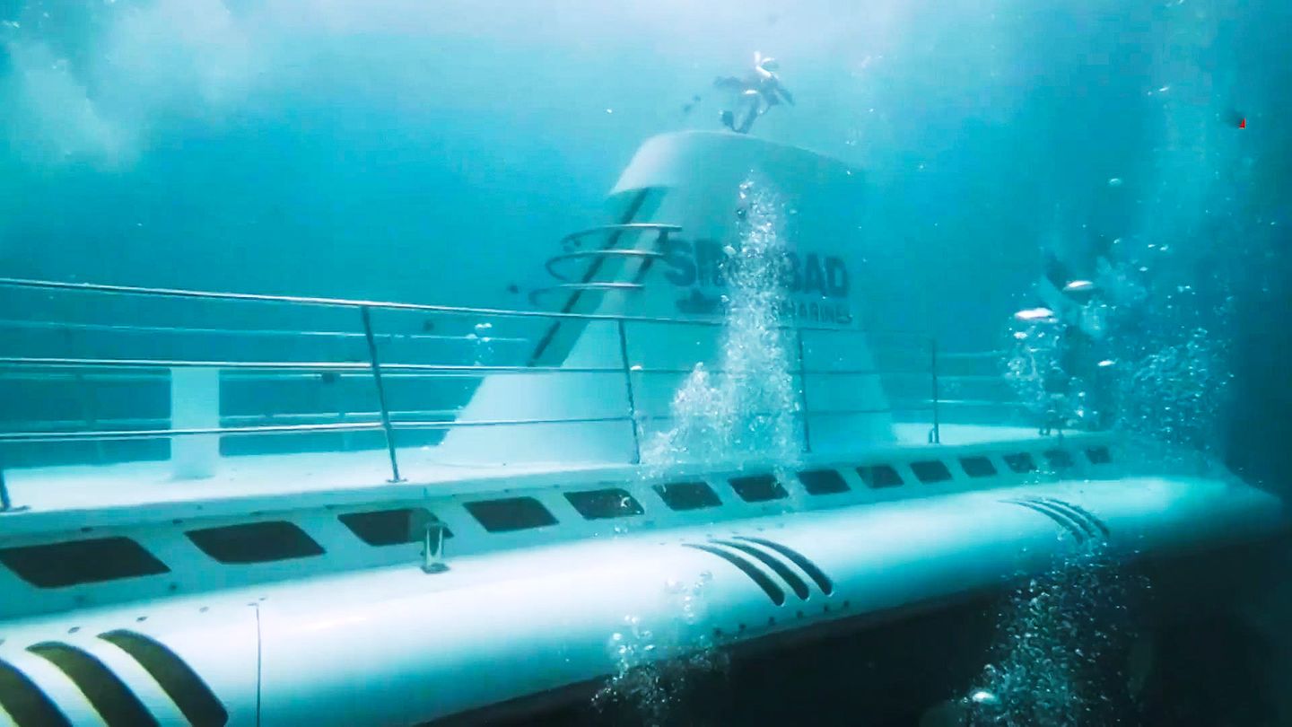 Tourist boat sinks off Hurghada: Video shows final seconds before disaster