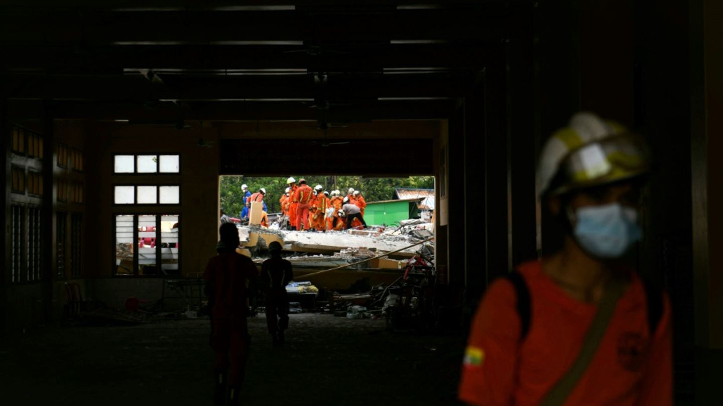 Rettungskräfte im Einsatz in Myanmar