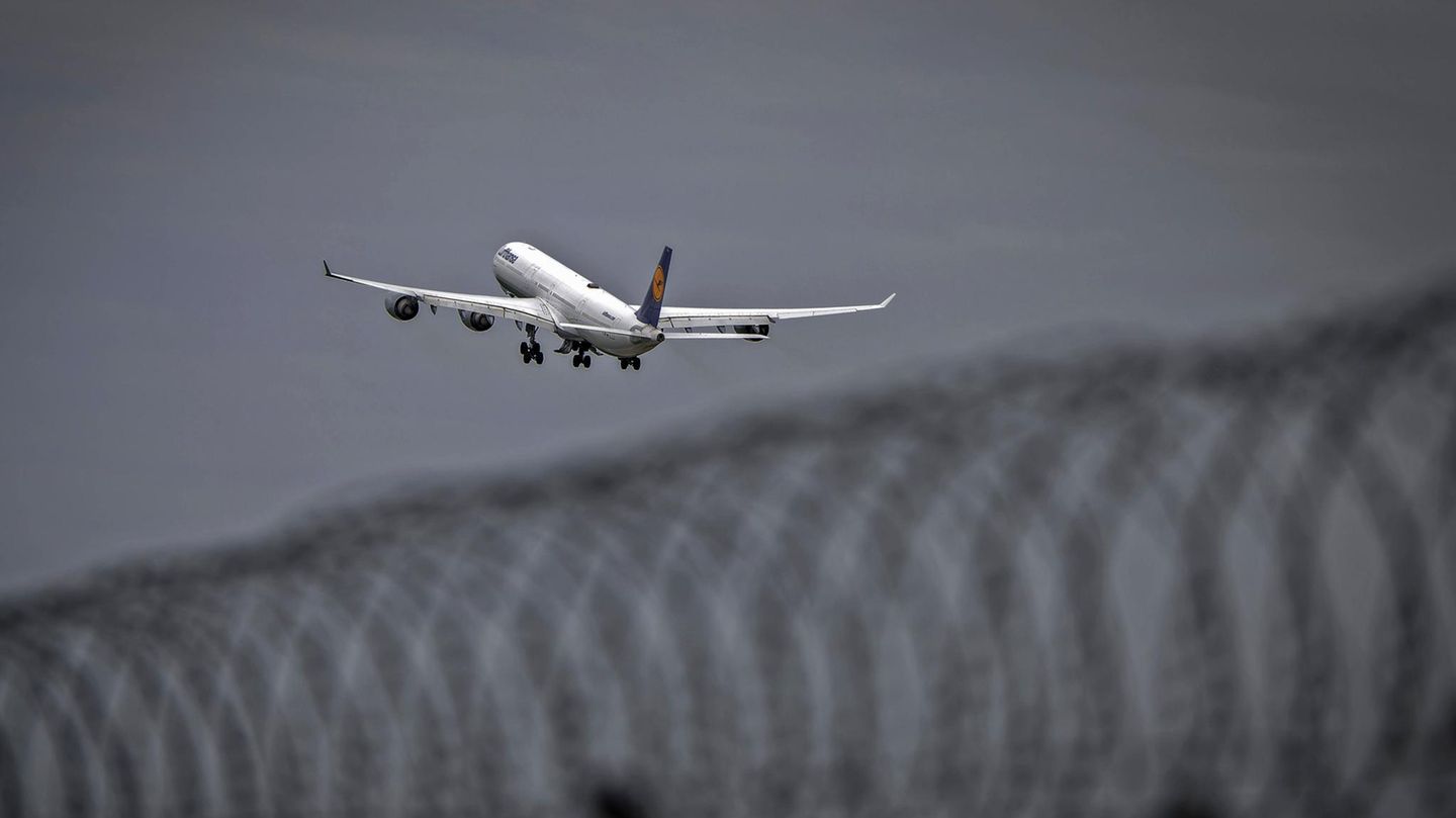 Deportation flights to Venezuela: USA send gang boss back Deportation flights to Venezuela: USA send gang boss back
