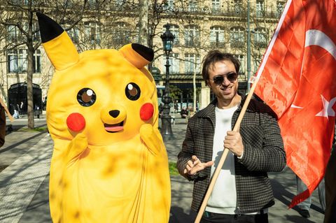 Pikachu gegen Erdoğan: das Pokémon bei einer Kundgebung gegen den türkischen Präsidenten in Paris