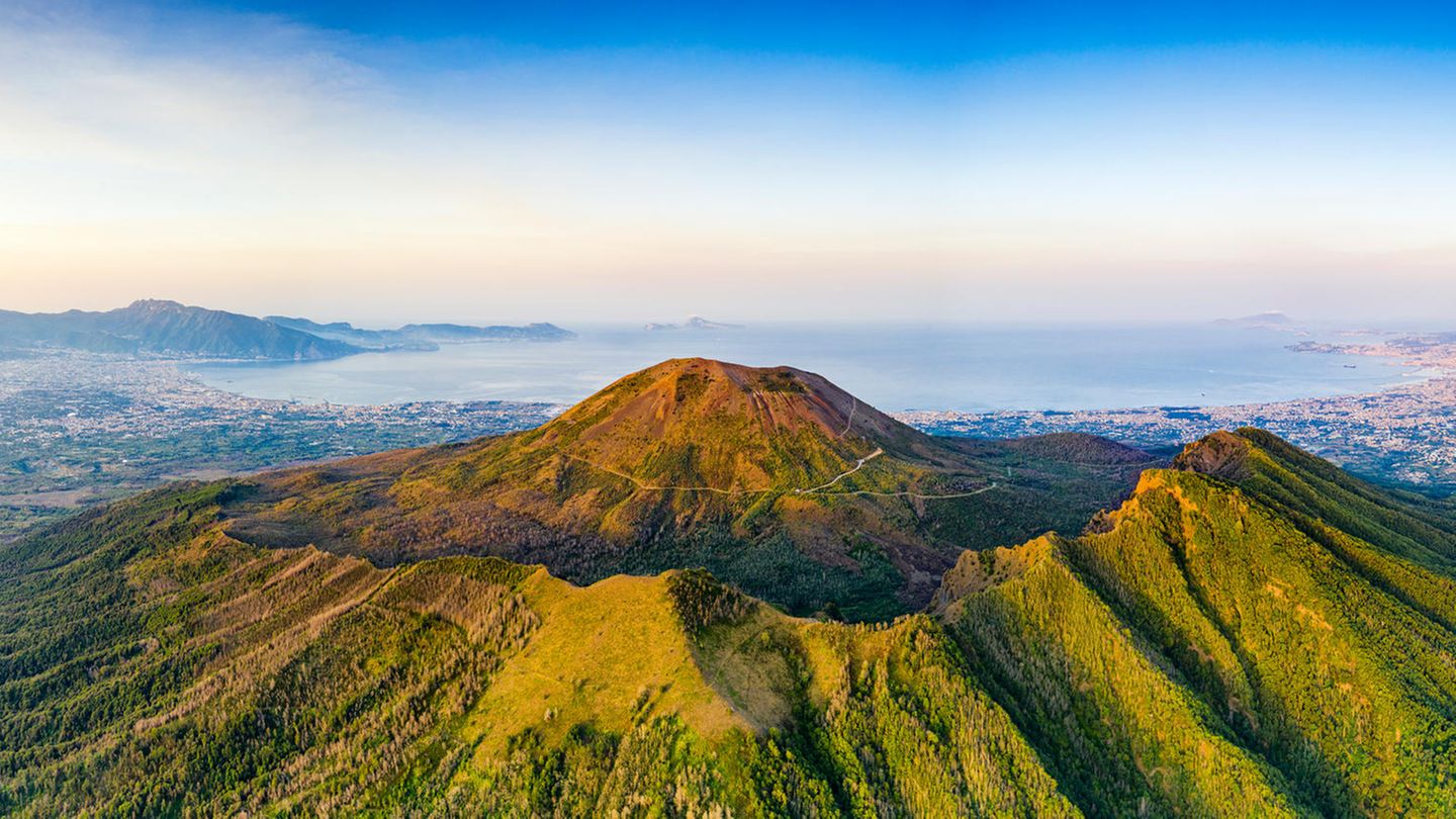 Nationalpark Vesuv Blick auf den Vesuv in Italien