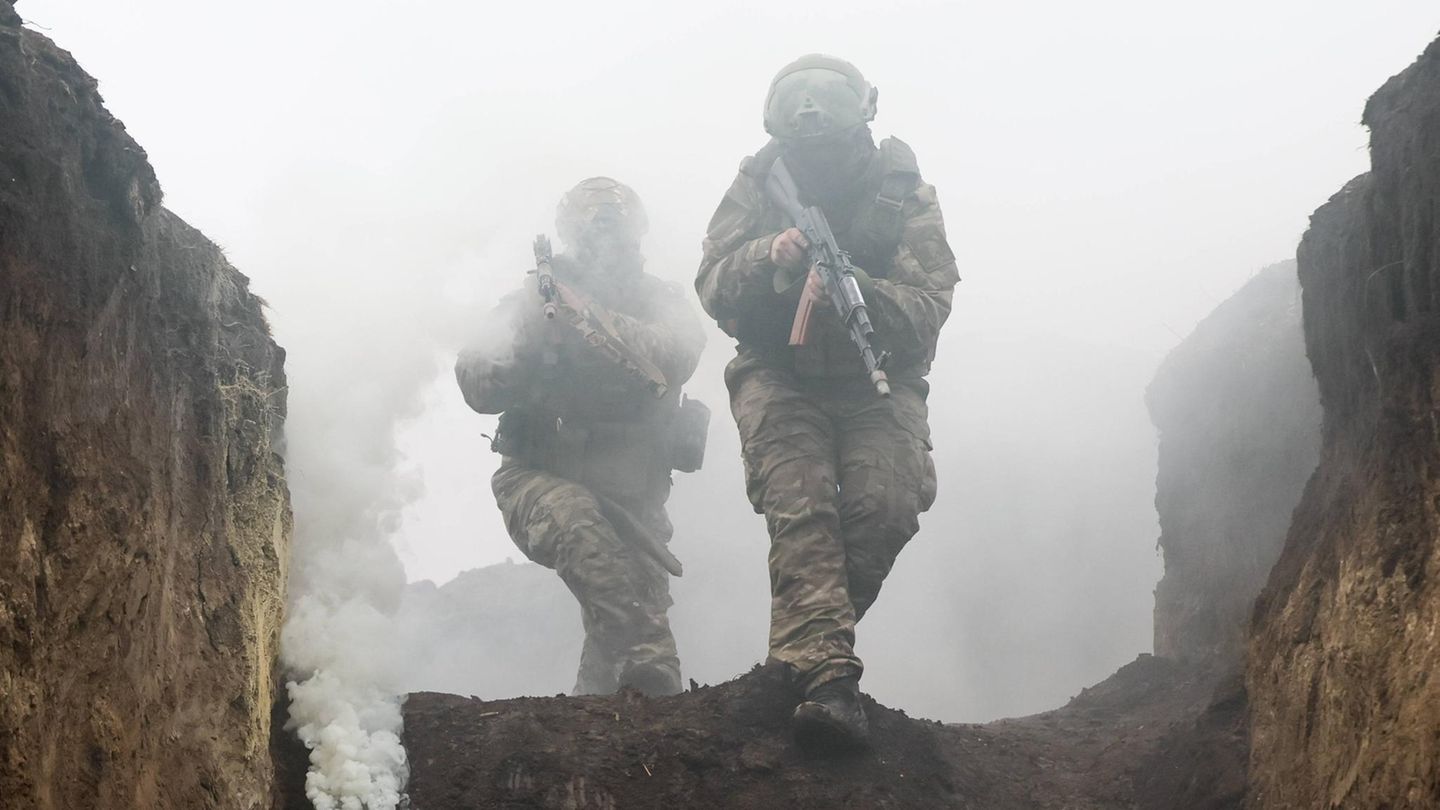 Russische Soldaten in Lugansk