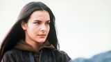 James Bond "In tödlicher Mission": Carole Bouquet mit Gewehr in einer Filmszene 1981