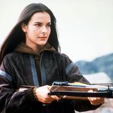James Bond "In tödlicher Mission": Carole Bouquet mit Gewehr in einer Filmszene 1981