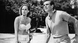 James Bond: Ursula Andress und Sean Connerx in "007 jagt Dr. No"