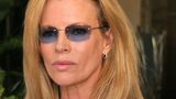 Kim Basinger mit Sonnenbrille bei einem Charity Event 2022
