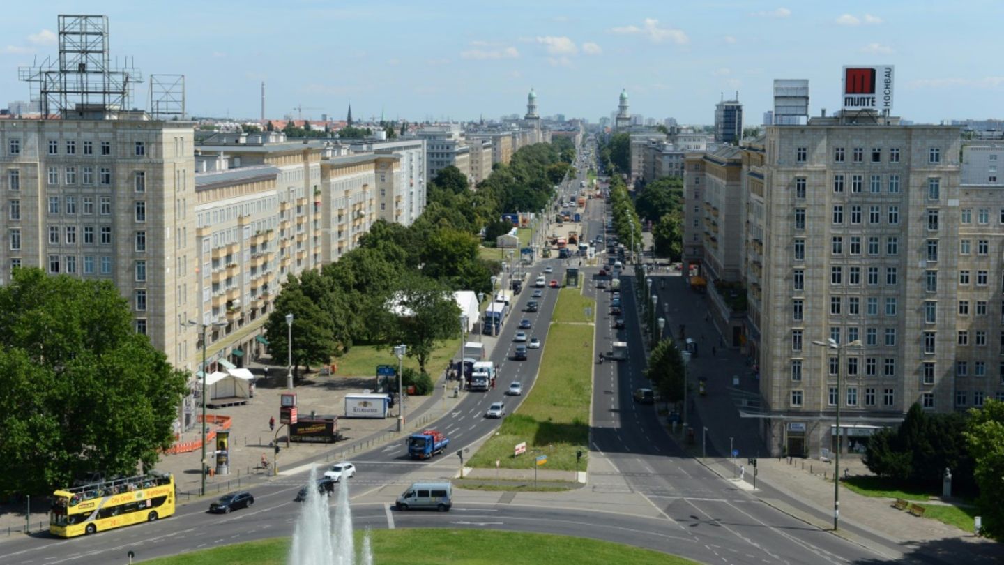 Der Strausberger Platz im Jahr 2012