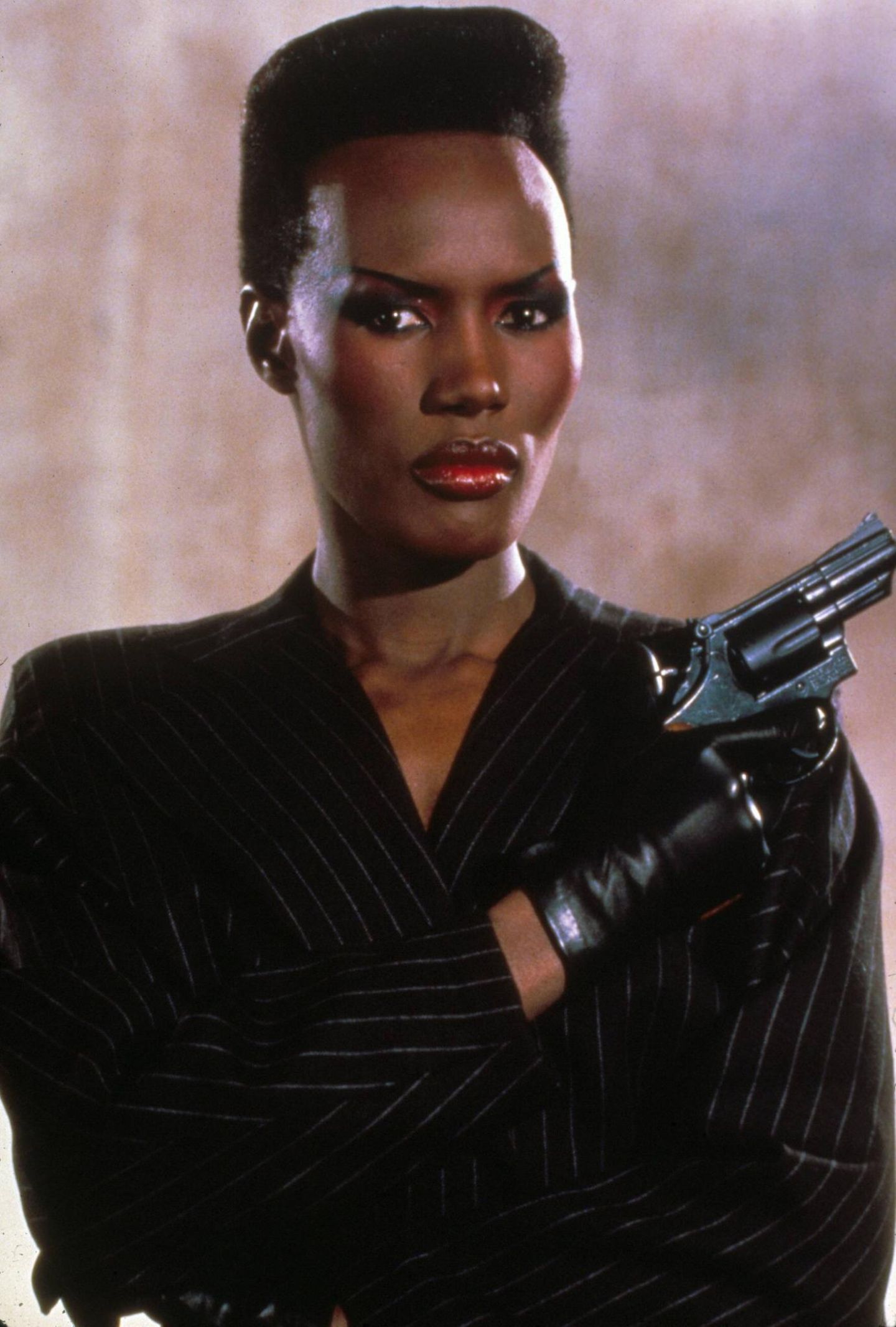 James Bond "Im Angesicht des Todes": Grace Jones mit Revolver
