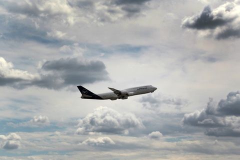 Lufthansa-Maschine beim Start in Frankfurt