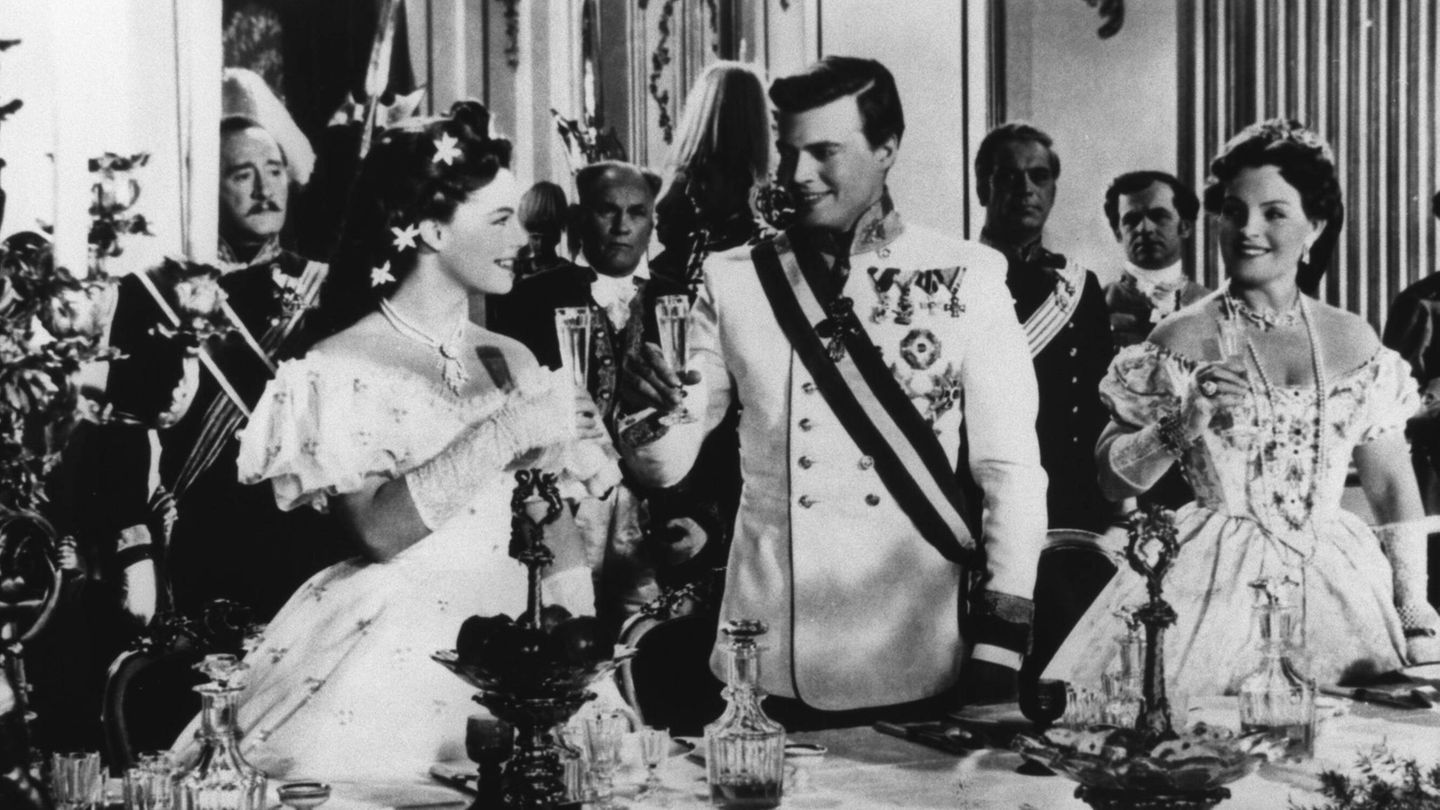 Romy Schneider 1955 als Sissi – mit Krönchen und Karlheinz Böhm als Kaiser Franz-Josef