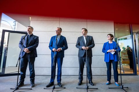 Markus Söder (li.) und seine CSU pochten auf eine Ausweitung der Mütterrente, die meisten Deutschen finden das gut