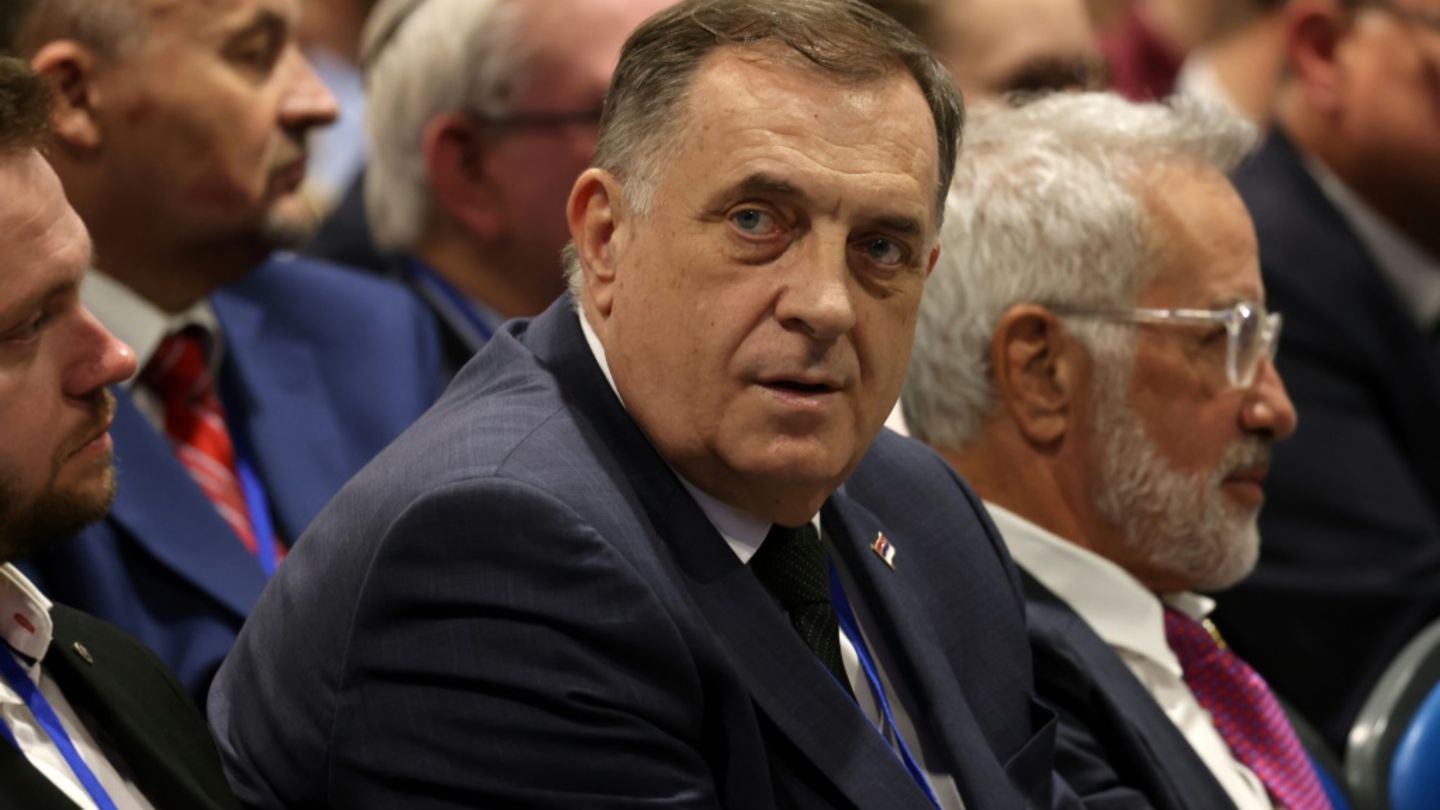 Milorad Dodik bei einer Konferenz in Israel