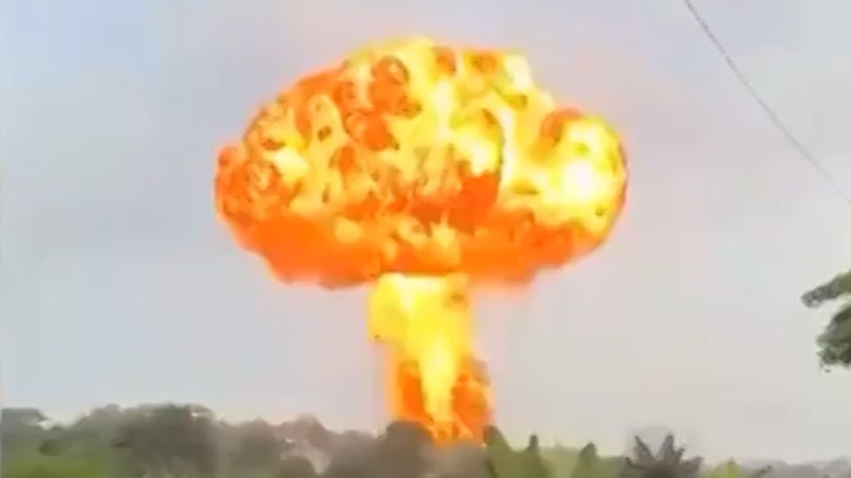 Die überraschende Explosion einer Gaspipeline nahe der malaysischen Hauptstadt Kuala Lumpur sorgt für eine riesige Zerstörung.