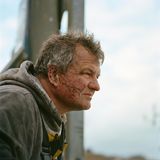 Von der Arbeit gezeichnet: ein Fischer im Hafen nach dem Tintenfischfang