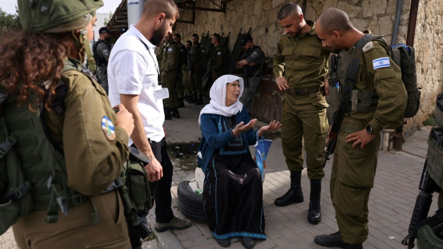Israelische Soldaten bei einem Checkpoint im Westjordanland