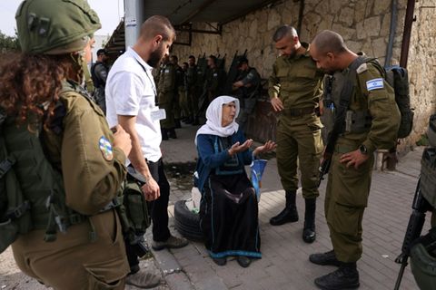 Israelische Soldaten bei einem Checkpoint im Westjordanland