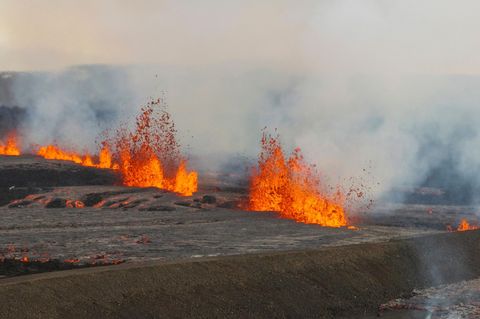 Island: Ein Blick auf den Vulkanausbruch in der Nähe der Stadt Grindavik auf der Halbinsel Reykjanes