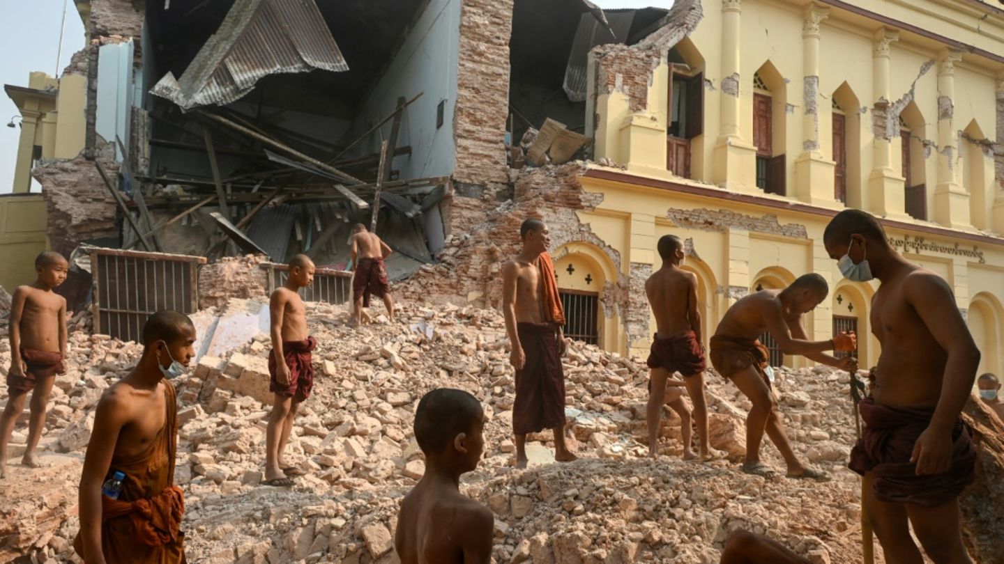 Zerstörung nach Erdbeben in Myanmar