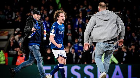 Arminia Bielefeld fans celebrating