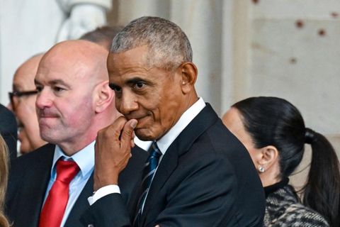 Barack Obama geht offenbar in seiner Freizeit gern unter Kirschbäumen spazieren