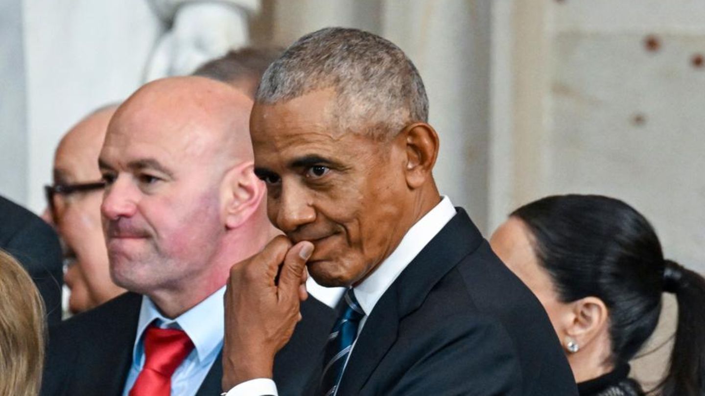 Barack Obama geht offenbar in seiner Freizeit gern unter Kirschbäumen spazieren