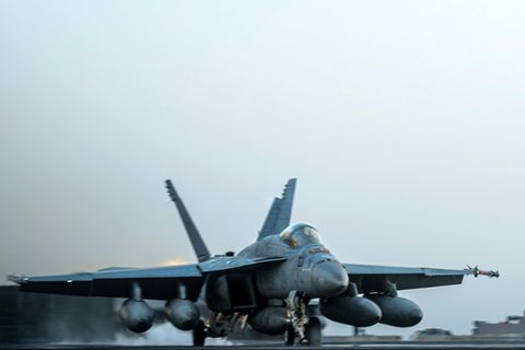Kampfjet auf US-Flugzeugträger "USS Harry S. Truman"