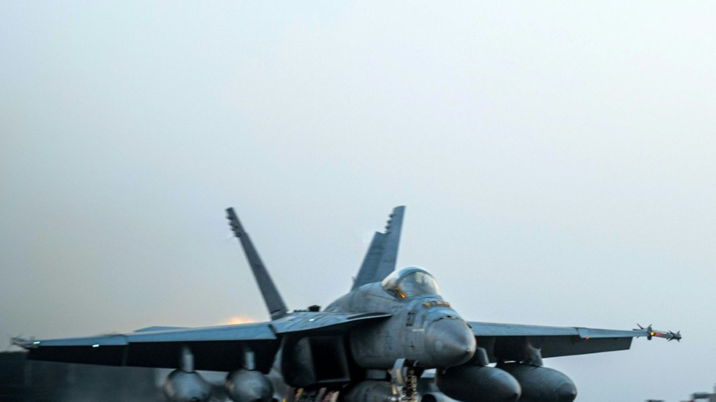Kampfjet auf US-Flugzeugträger "USS Harry S. Truman"