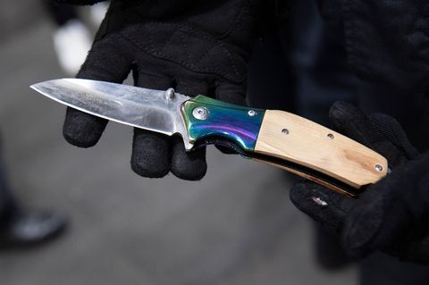 Bei 6,3 Prozent der vollendeten Gewalttaten – dazu zählen unter anderem Mord, Totschlag, Vergewaltigung und gefährliche Körperverletzung – wurde ein Messer benutzt oder damit gedroht