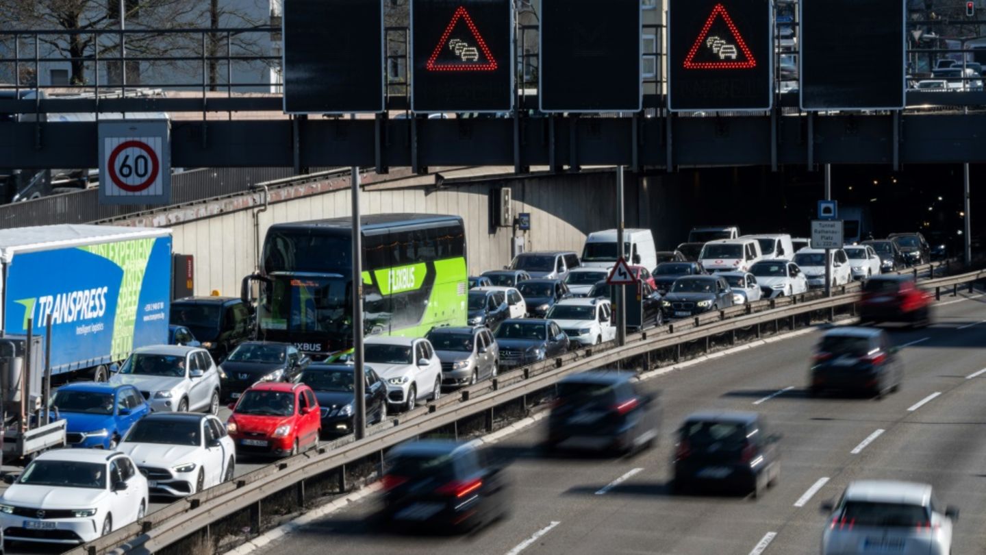 Stau auf der A100