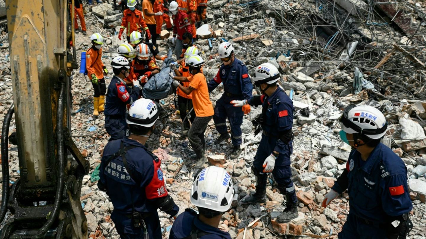 Rettungskräfte in Mandalay