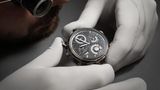 Mitarbeiter von Vacheron Constantin mit der Solaria Ultra Grand Complication